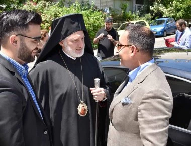 Ολιγόλεπτη συνομιλία με τον νέο Αρχιεπίσκοπο Αμερικής Ελπιδοφόρο είχε ο επιχειρηματίας Παναγιώτης Μπαμπαμτσης